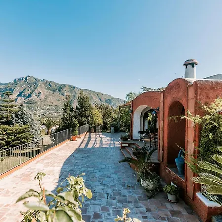 Willa La Falconara Charming With Sea View *