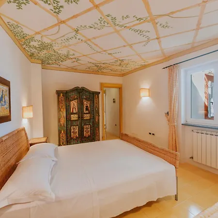 Willa La Falconara Charming With Sea View