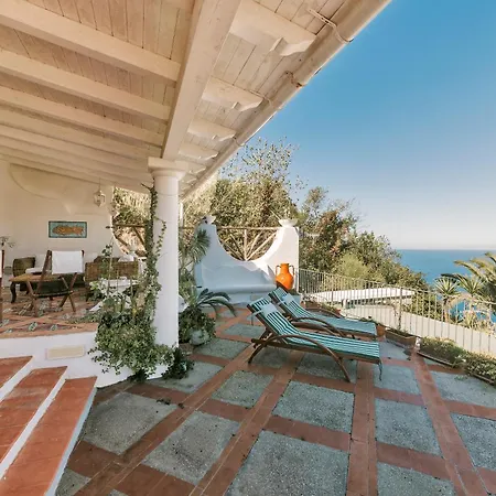 Willa La Falconara Charming With Sea View *