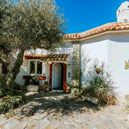 Willa La Falconara Charming With Sea View *